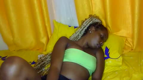 Snapshot of petite_tanya chatting on 01-06-25, 01:19 Tanya online show from 01-06-25, 01:19