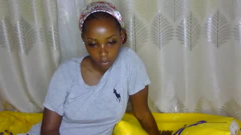 Snapshot of petite_tanya chatting on 02-14-25, 02:39 Tanya online show from 02-14-25, 02:39