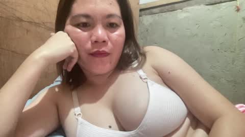 Snapshot of petiteasian_angel chatting on 05-13-26, 09:39 Hanna online show from 05-13-26, 09:39
