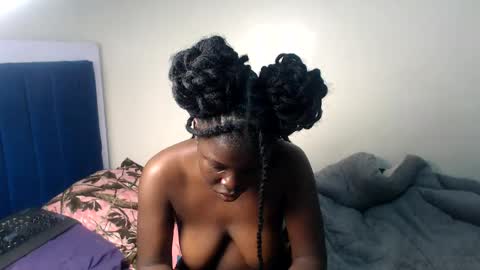 petitebeautyy online show from 06-06-26, 03:06