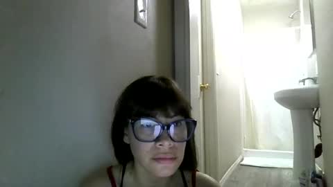 Snapshot of petitedoll30 chatting on 07-12-26, 12:45 Petitedoll30 online show from 07-12-26, 12:45