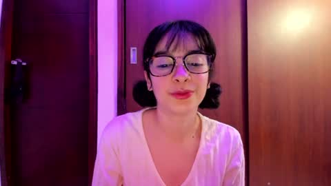 Lunna online show from 12-18-24, 03:26