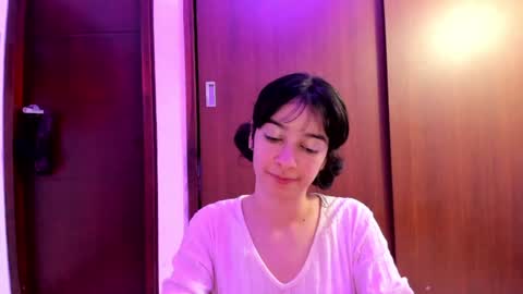 Lunna online show from 12-18-24, 06:32