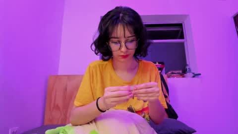 Lunna online show from 12-19-24, 01:28
