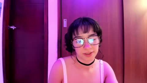 Lunna online show from 03-01-25, 01:53
