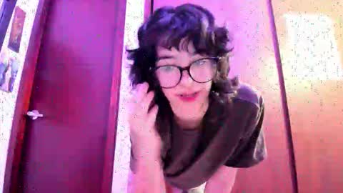 Lunna online show from 10-20-25, 02:56