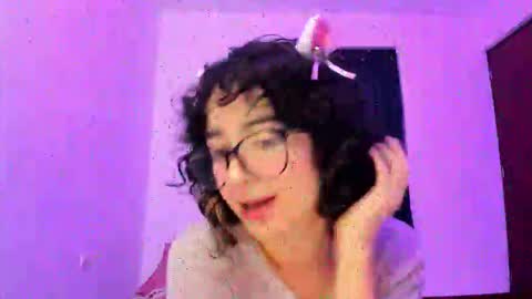 Lunna online show from 11-15-25, 11:21