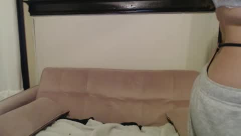 Snapshot of petitegirluvsdick chatting on 01-13-25, 11:27 Bella online show from 01-13-25, 11:27