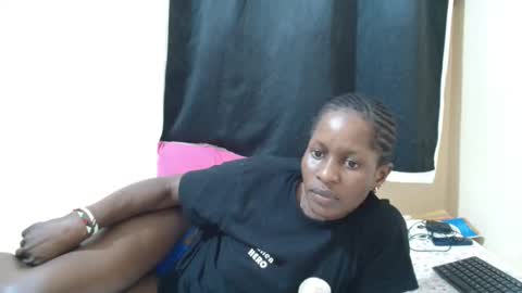 Snapshot of petitegirly12 chatting on 09-27-25, 06:57 petitegirly12 online show from 09-27-25, 06:57