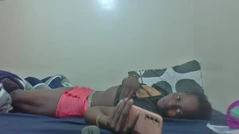 Snapshot of petitegirly12 chatting on 10-14-25, 06:47 petitegirly12 online show from 10-14-25, 06:47