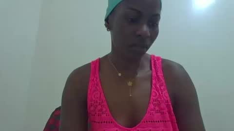 Snapshot of petitegirly12 chatting on 10-21-25, 09:32 petitegirly12 online show from 10-21-25, 09:32