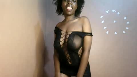 Snapshot of petitemomma76379 chatting on 06-13-26, 05:16 sexy chocolate online show from 06-13-26, 05:16