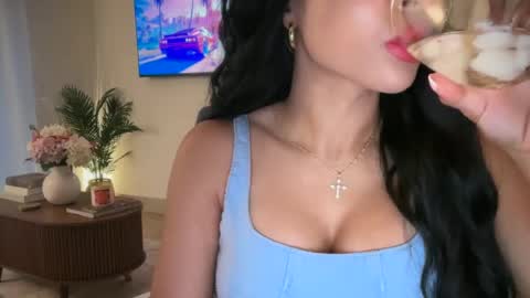 Snapshot of petiteprincess659846 chatting on 06-13-26, 01:14 PetitePrincess online show from 06-13-26, 01:14