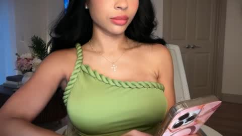 Snapshot of petiteprincess659846 chatting on 07-18-26, 01:10 PetitePrincess online show from 07-18-26, 01:10