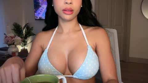 Snapshot of petiteprincess659846 chatting on 07-20-26, 01:09 PetitePrincess online show from 07-20-26, 01:09