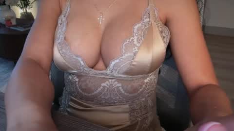 Snapshot of petiteprincess659846 chatting on 07-25-26, 12:09 PetitePrincess online show from 07-25-26, 12:09