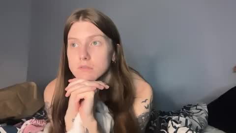Snapshot of petiteratt chatting on 06-26-26, 01:43 I am very new and dont know what im doing lol online show from 06-26-26, 01:43