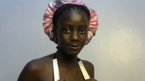 Snapshot of petitte_gyaal chatting on 10-12-25, 06:29 petitte_gyaal online show from 10-12-25, 06:29