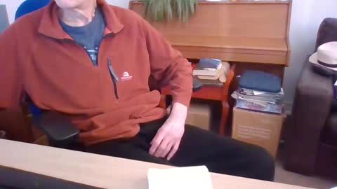 Snapshot of petitwilly chatting on 02-17-25, 09:35 petitwilly online show from 02-17-25, 09:35