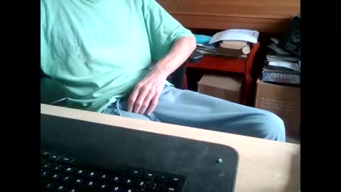 Snapshot of petitwilly chatting on 10-01-25, 09:26 petitwilly online show from 10-01-25, 09:26