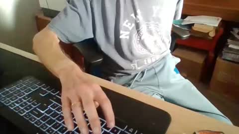 Snapshot of petitwilly chatting on 11-13-25, 10:58 petitwilly online show from 11-13-25, 10:58