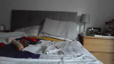 Snapshot of petrof82 chatting on 10-21-25, 07:42 petrof82 online show from 10-21-25, 07:42