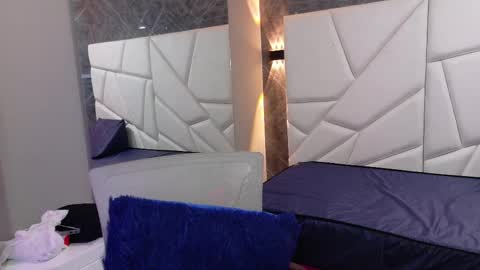 Moon  online show from 11-15-25, 11:18