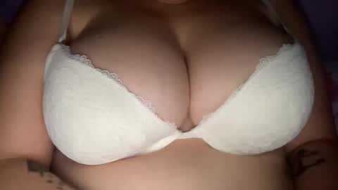 Snapshot of peular chatting on 05-20-26, 11:11 peular online show from 05-20-26, 11:11
