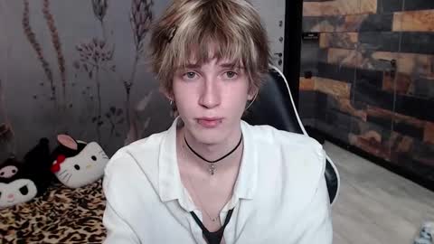 Snapshot of pexxide chatting on 03-02-26, 04:14 soren online show from 03-02-26, 04:14