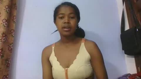 phania185885 online show from 04-11-26, 07:45