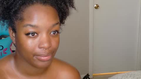 Snapshot of phatjuicypeach chatting on 02-05-26, 04:44 Destiny Adams online show from 02-05-26, 04:44