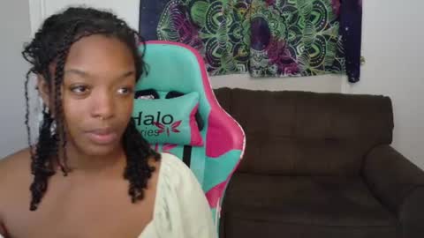 Snapshot of phatjuicypeach chatting on 06-22-26, 05:32 Destiny Adams online show from 06-22-26, 05:32