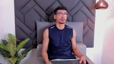Milo online show from 06-10-26, 03:07