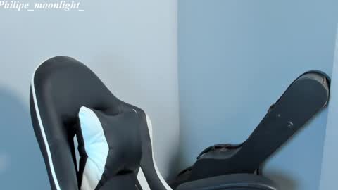 Snapshot of philipe_moonlight_ chatting on 02-20-25, 07:45 Phil. INDEPENDENT MODEL online show from 02-20-25, 07:45