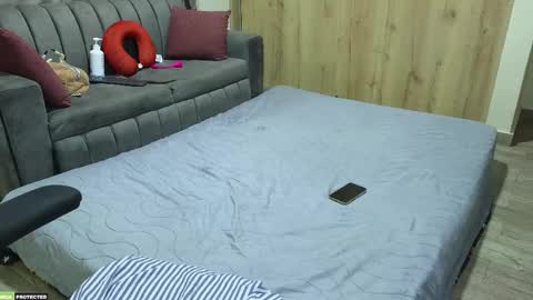 Snapshot of phoenixxx69_ chatting on 02-27-25, 05:56 Sarah y Maximo online show from 02-27-25, 05:56