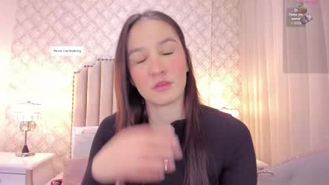 Snapshot of pia_johnson_ chatting on 09-11-25, 11:43 online show from 09-11-25, 11:43