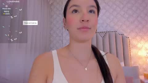 Snapshot of pia_johnson_ chatting on 10-07-25, 11:18 online show from 10-07-25, 11:18