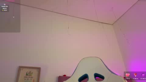 Snapshot of pia_stone1 chatting on 10-29-25, 09:05 Liz online show from 10-29-25, 09:05