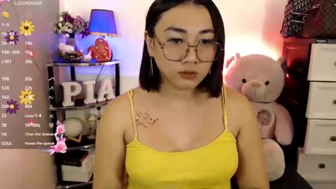 Snapshot of pia_worthsback chatting on 02-05-25, 12:38 Pia online show from 02-05-25, 12:38