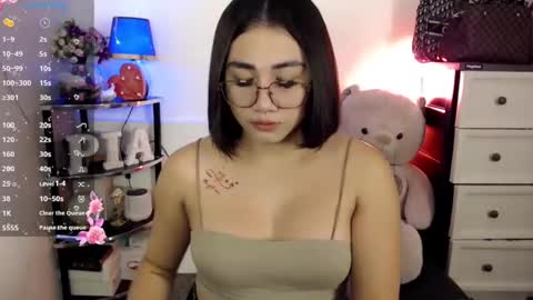 Snapshot of pia_worthsback chatting on 02-06-25, 08:18 Pia online show from 02-06-25, 08:18