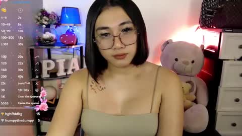 Snapshot of pia_worthsback chatting on 02-07-25, 02:04 Pia online show from 02-07-25, 02:04