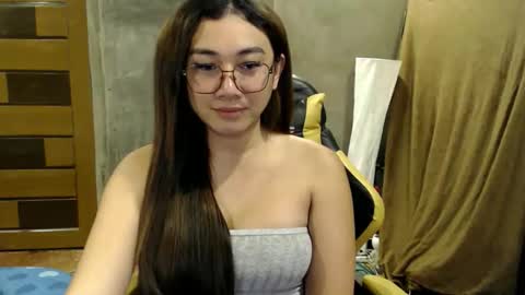 Snapshot of pia_worthsback chatting on 10-21-25, 08:04 Pia online show from 10-21-25, 08:04