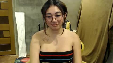 Snapshot of pia_worthsback chatting on 11-12-25, 12:00 Pia online show from 11-12-25, 12:00