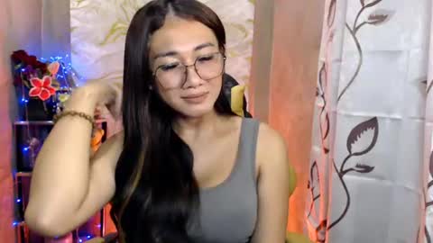 Snapshot of pia_worthsback chatting on 06-24-26, 01:43 Pia online show from 06-24-26, 01:43