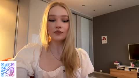 Snapshot of piastonesifer chatting on 06-07-26, 09:57 Kristie online show from 06-07-26, 09:57