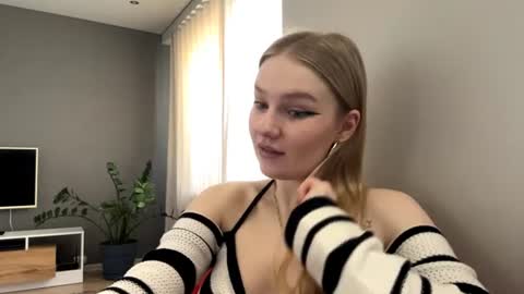 Snapshot of piastonesifer chatting on 06-11-26, 12:08 Kristie online show from 06-11-26, 12:08