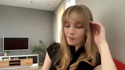 Snapshot of piastonesifer chatting on 06-15-26, 11:18 Kristie online show from 06-15-26, 11:18