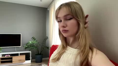 Snapshot of piastonesifer chatting on 06-18-26, 12:22 Kristie online show from 06-18-26, 12:22