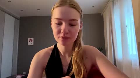 Snapshot of piastonesifer chatting on 06-29-26, 06:41 Kristie online show from 06-29-26, 06:41