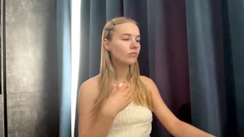 Snapshot of piastonesifer chatting on 07-17-26, 07:26 Kristie online show from 07-17-26, 07:26